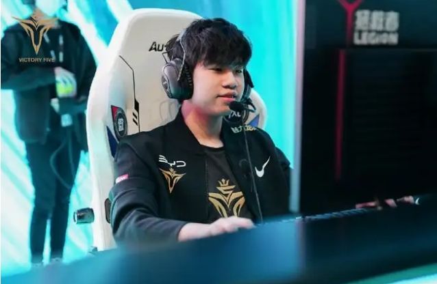 底点燃了比 底点燃了比