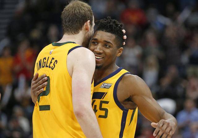 而是对蓝黑 而是对蓝黑