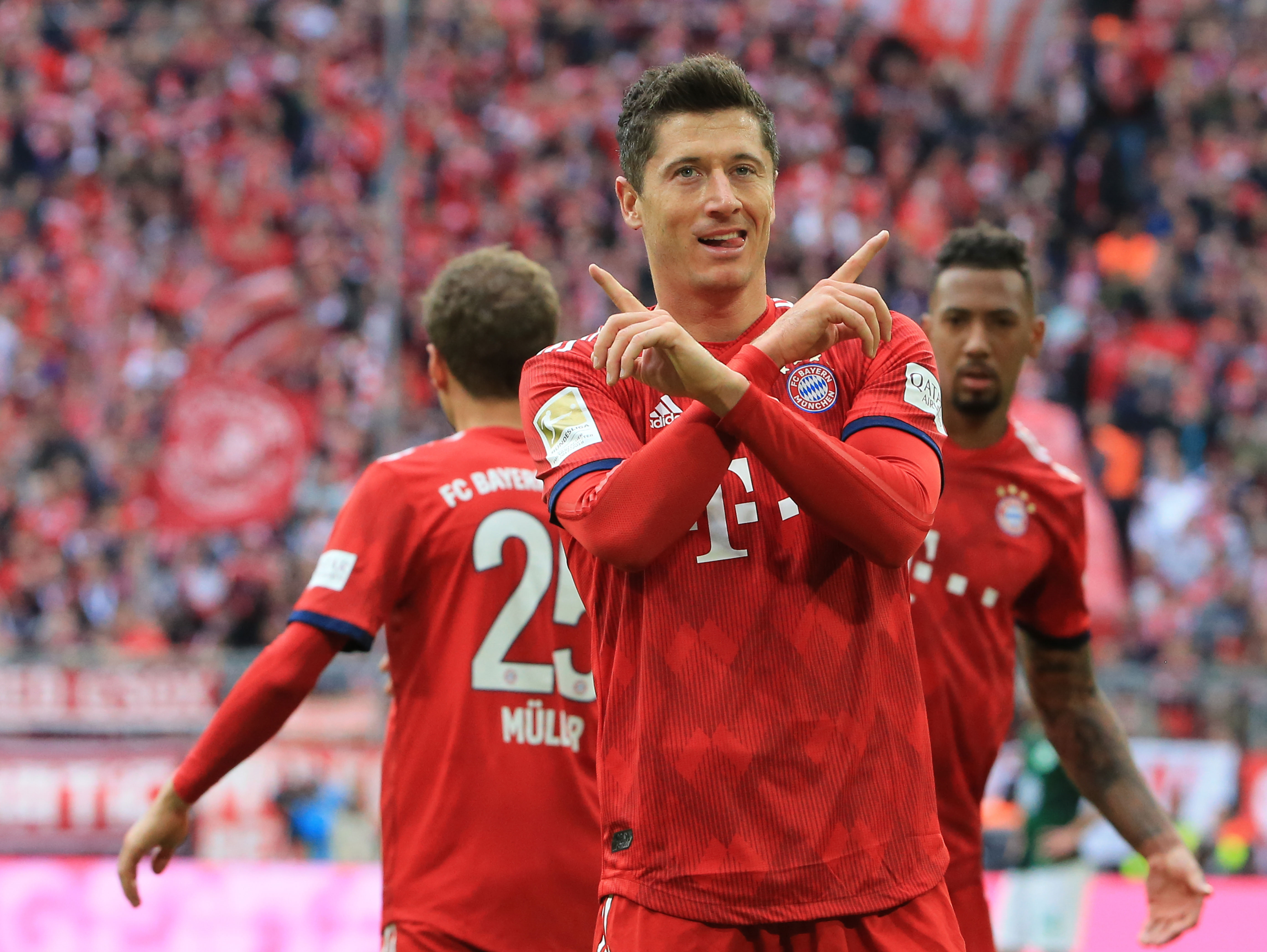 两名后腰负 两名后腰负